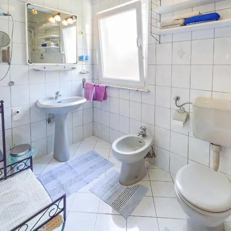 Case de vacanță By Interhome Lovran