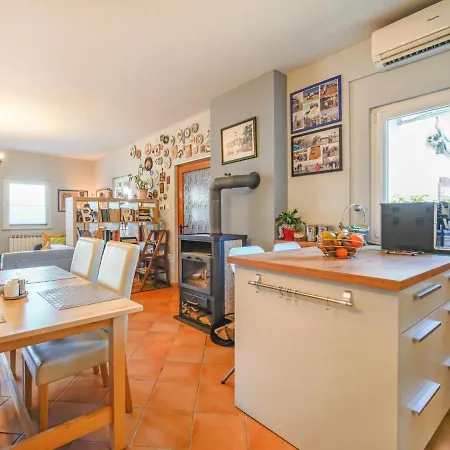 Case de vacanță By Interhome Lovran