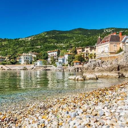 By Interhome 別荘 ロヴラン